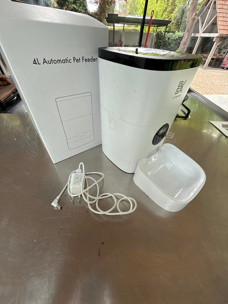 Pet feeder  katten of konijnen voetder nooit gebruikt, Dieren en Toebehoren, Ophalen of Verzenden, Zo goed als nieuw