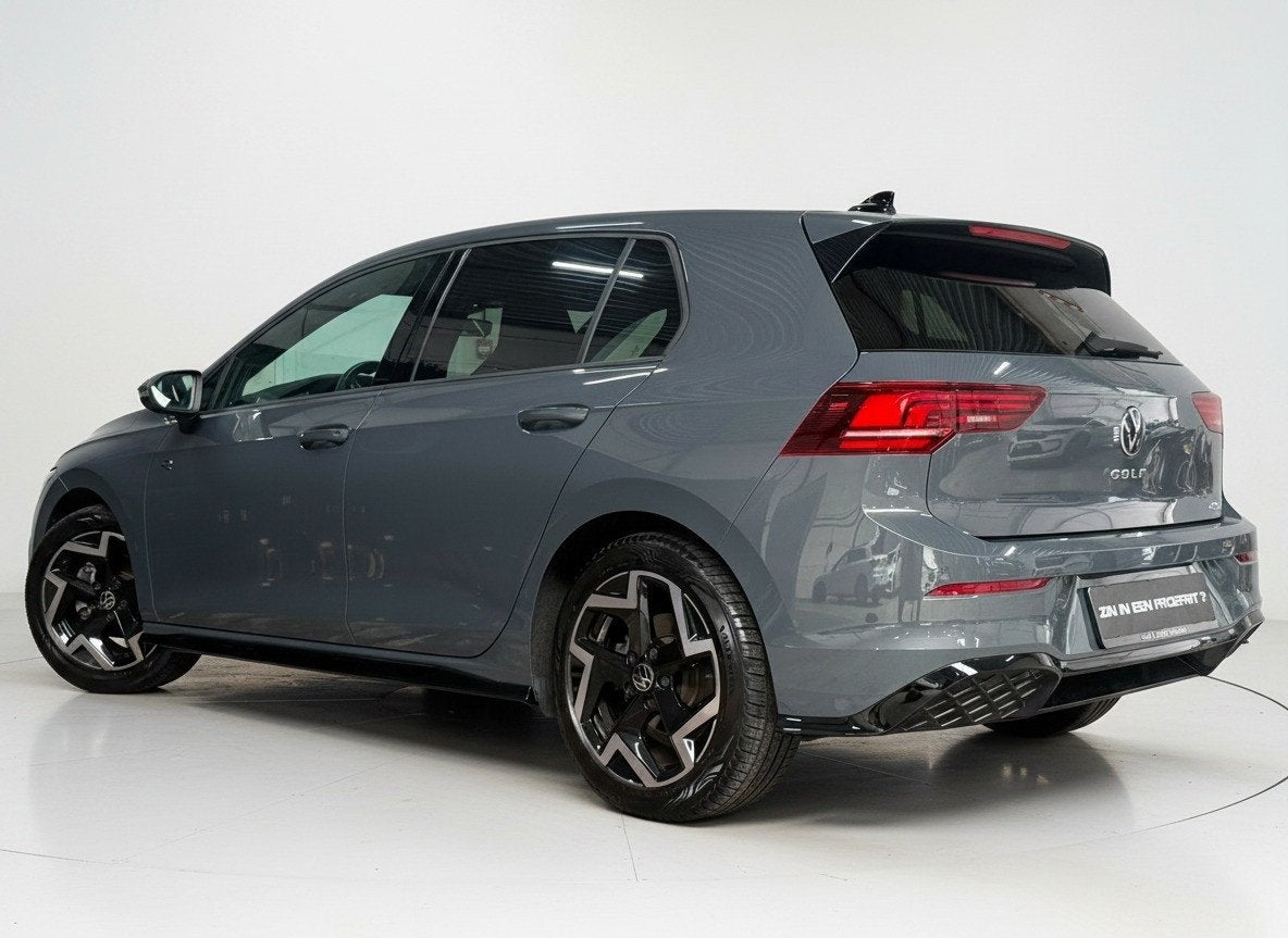 Volkswagen Golf 1.5 eTSI R-Line Edition DSG Camera carplay, Dealer onderhouden, Zwart, 4 cilinders, 150 pk