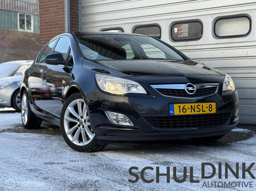 Opel Astra 1.6 Cosmo AIRCO|CRUISE CONTROLE|TREKHAAK, Auto's, Voorwielaandrijving, Euro 5, 680 kg, 4 cilinders