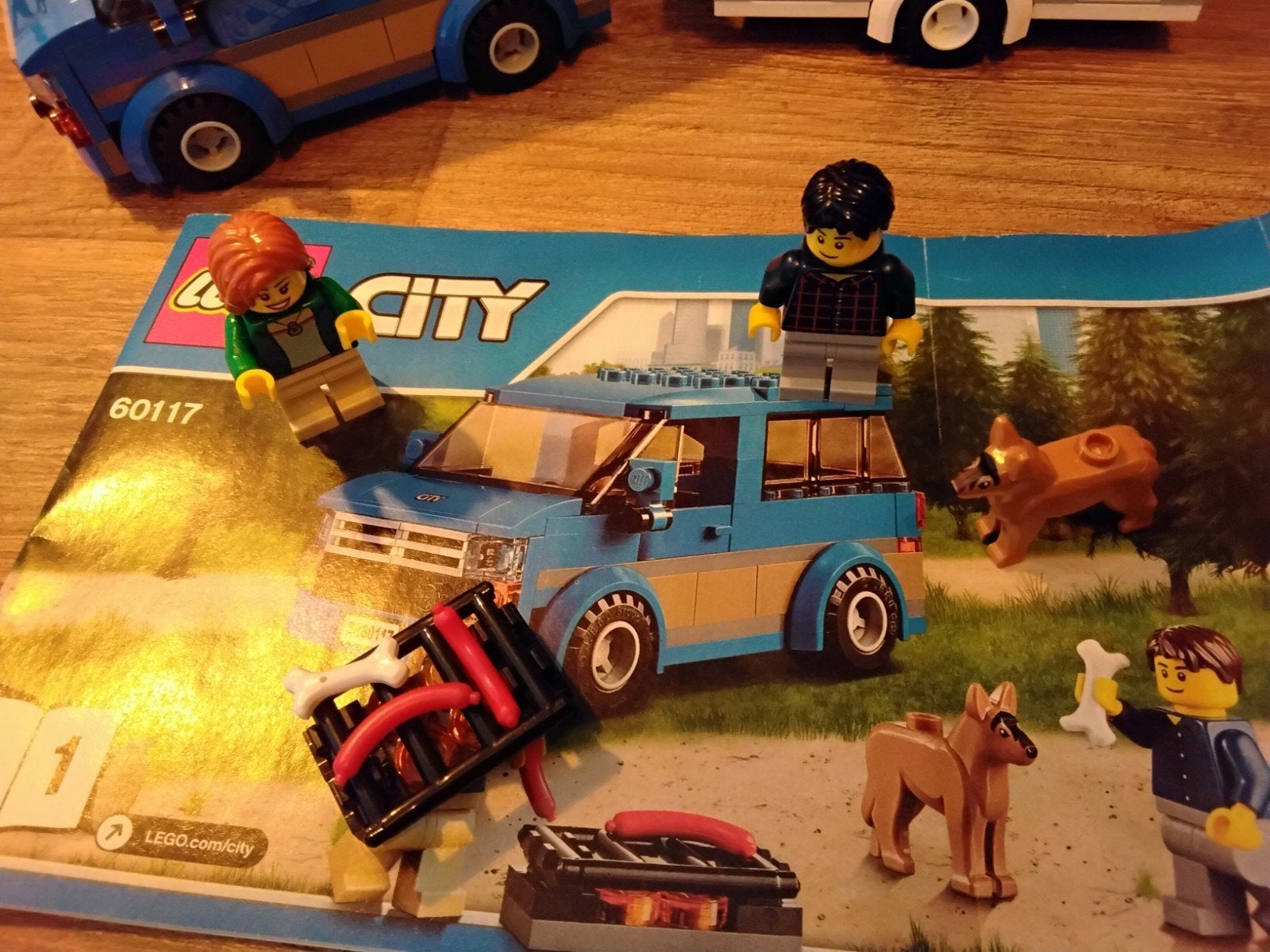 Foto 3 van LEGO CITY Auto met caravan - 60117