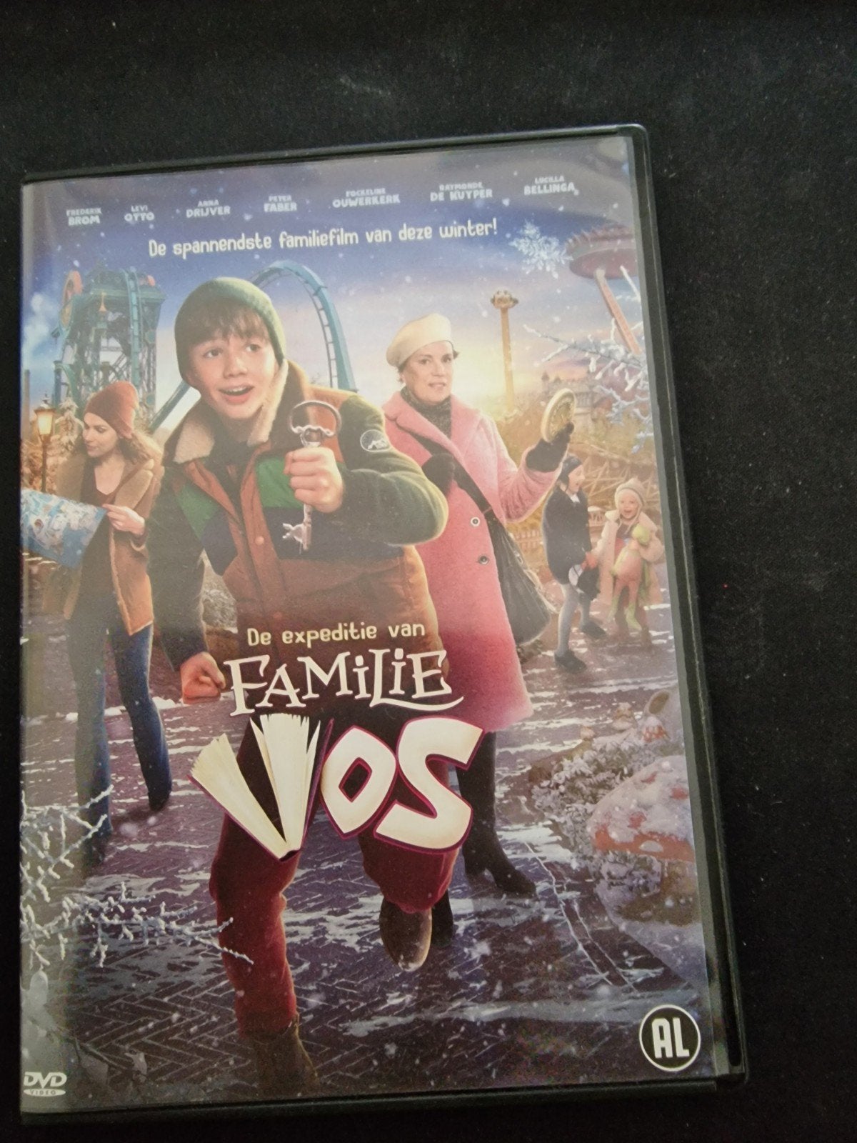 Familie vos expeditie film tekoop, Ophalen, Button of Speldje