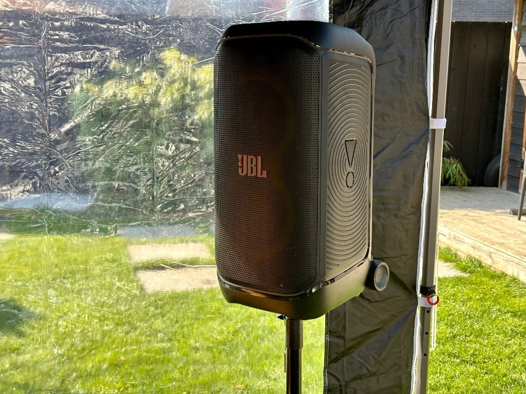Te huur: JBL PartyBox inclusief twee microfoons, Ophalen, JBL, Party speaker, Zo goed als nieuw