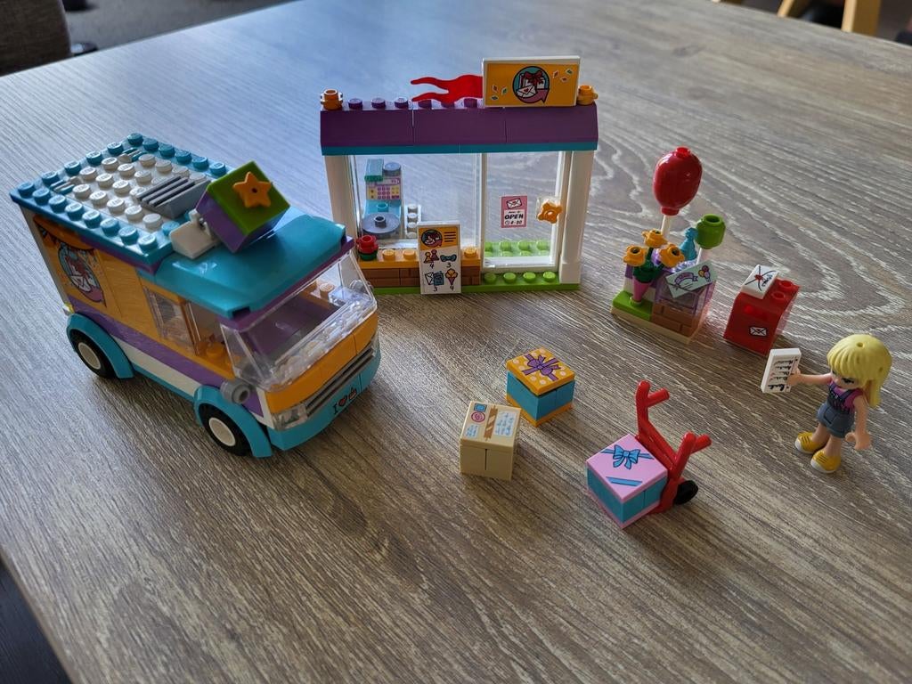 Lego Friends Heartlake pakjesdienst 41310 complete set, Kinderen en Baby's, Speelgoed | Duplo en Lego, Ophalen of Verzenden, Zo goed als nieuw