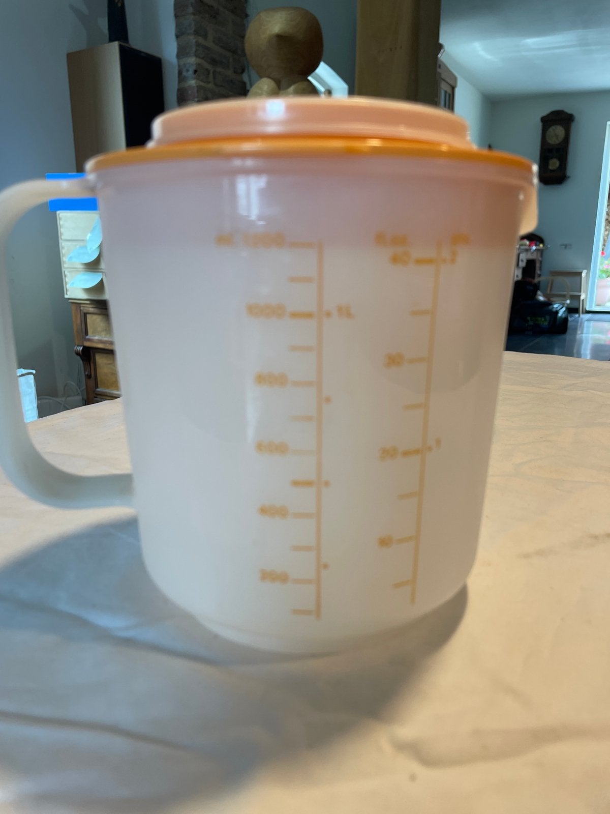 Tupperware Mix-N-Meet met Deksel - 1 Liter, Gebruikt, Overige kleuren, Beker of Kan, Ophalen of Verzenden