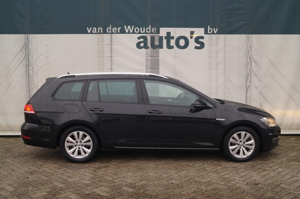 Volkswagen Golf Variant 1.5 TSI 130pk Comfortline Business -, Voorwielaandrijving, 4 cilinders, Alcantara, Zwart