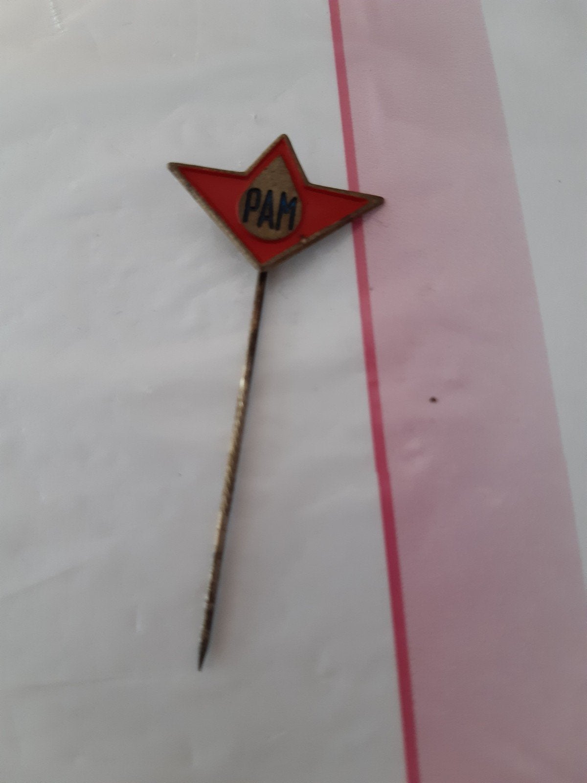 Speldje PAM olie, Verzamelen, Speldjes, Pins en Buttons, Ophalen of Verzenden, Zo goed als nieuw, Merk, Speldje of Pin