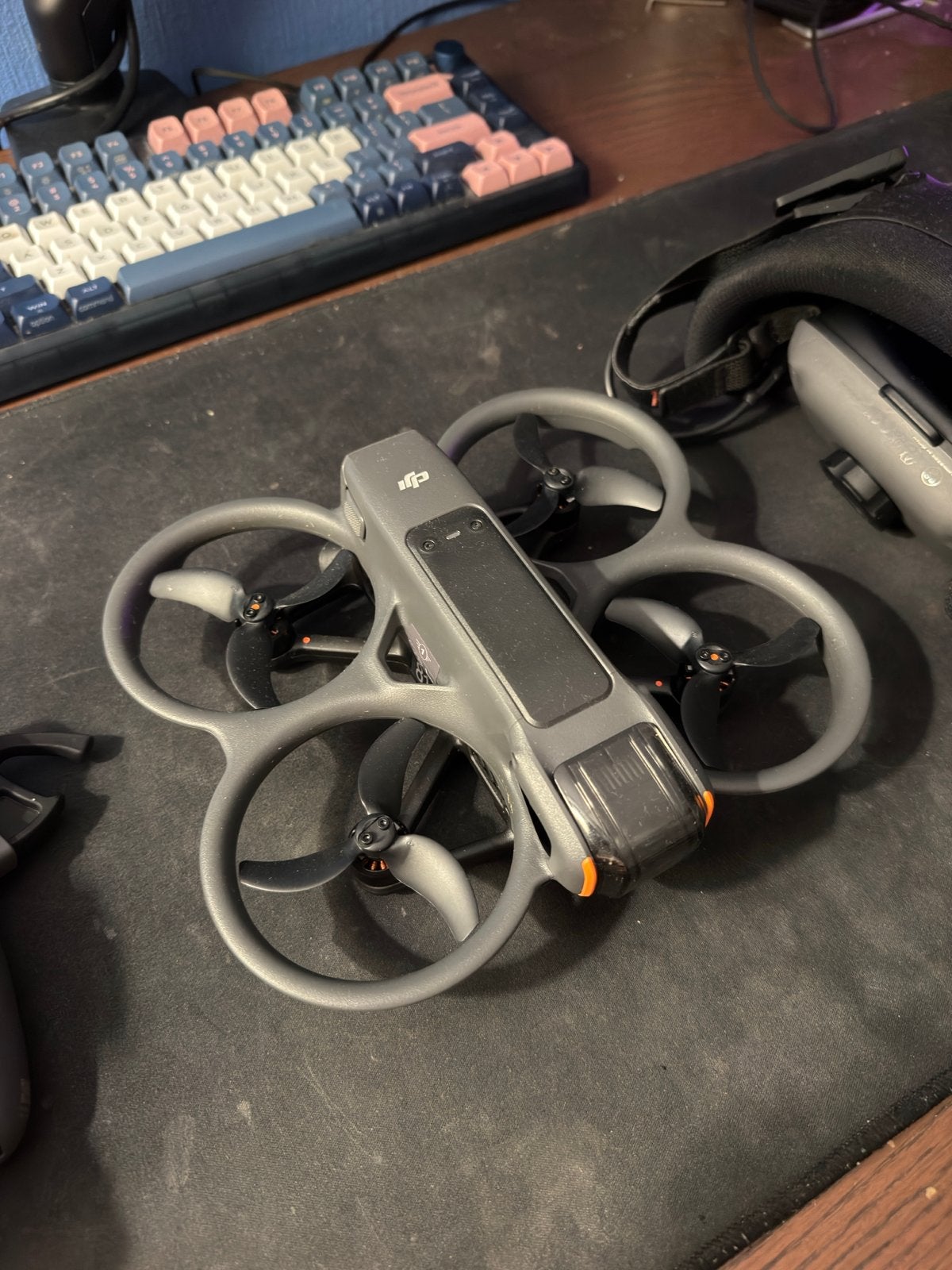 DJI Avata 2 FPV Drone Combo met Goggles en Controller, 250 tot 900 gram, Cameradrone, 5 tot 10 kilometer, Zo goed als nieuw