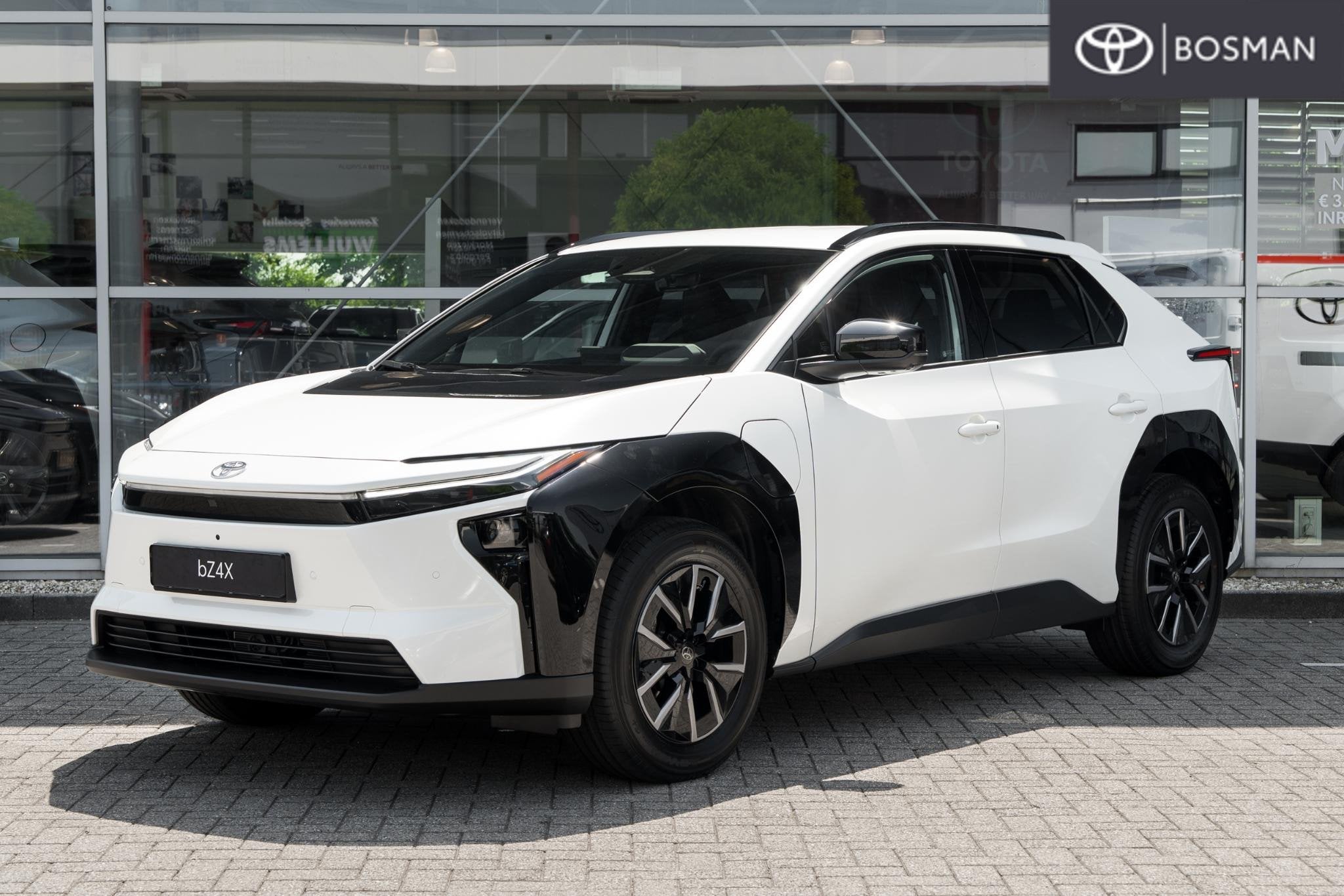 Toyota bZ4X Dynamic 73 kWh, Gebruikt, Leder en Stof, Wit, 1925 kg