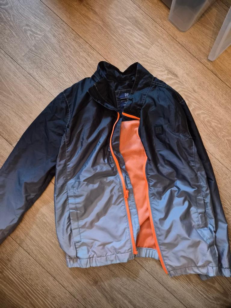 GAP Kids Waterdichte Jas - Zwart/Grijs Ombre, Kinderen en Baby's, Ophalen of Verzenden, Gebruikt, GAP Kids, Jongen of Meisje