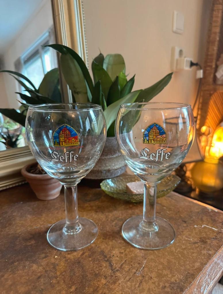 Twee glazen van het biermerk leffe - bierglazen, Verzamelen, Biermerken, Ophalen of Verzenden, Zo goed als nieuw