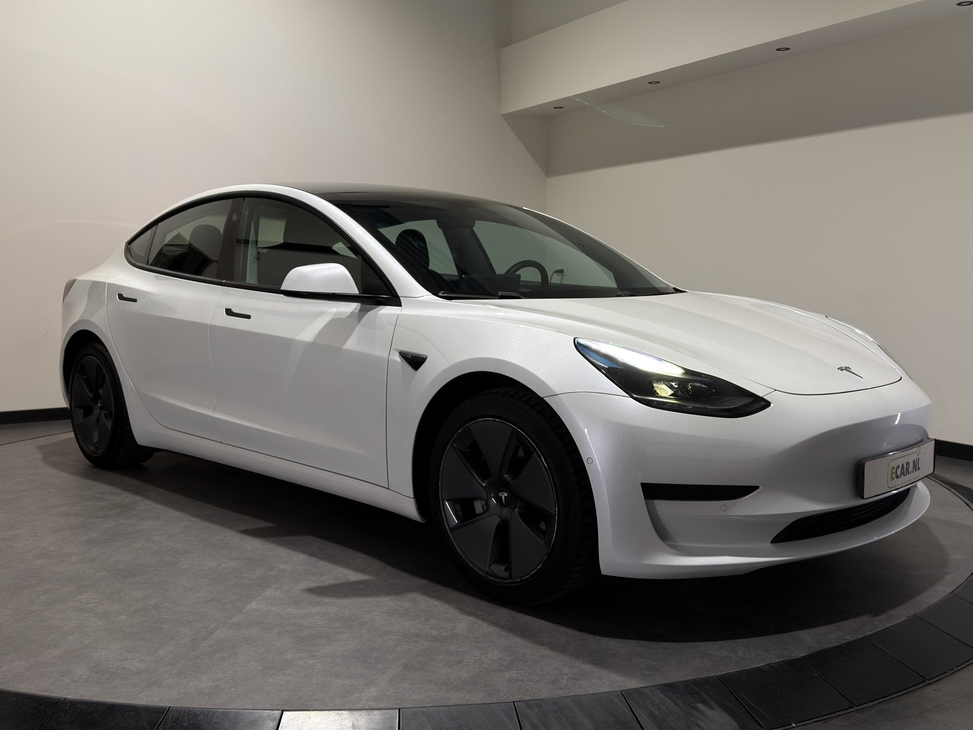 Tesla Model 3 Standard RWD Plus 60 kWh | Panoramadak | zwart, Auto's, Tesla, Automaat, Achterwielaandrijving, Gebruikt, Wit