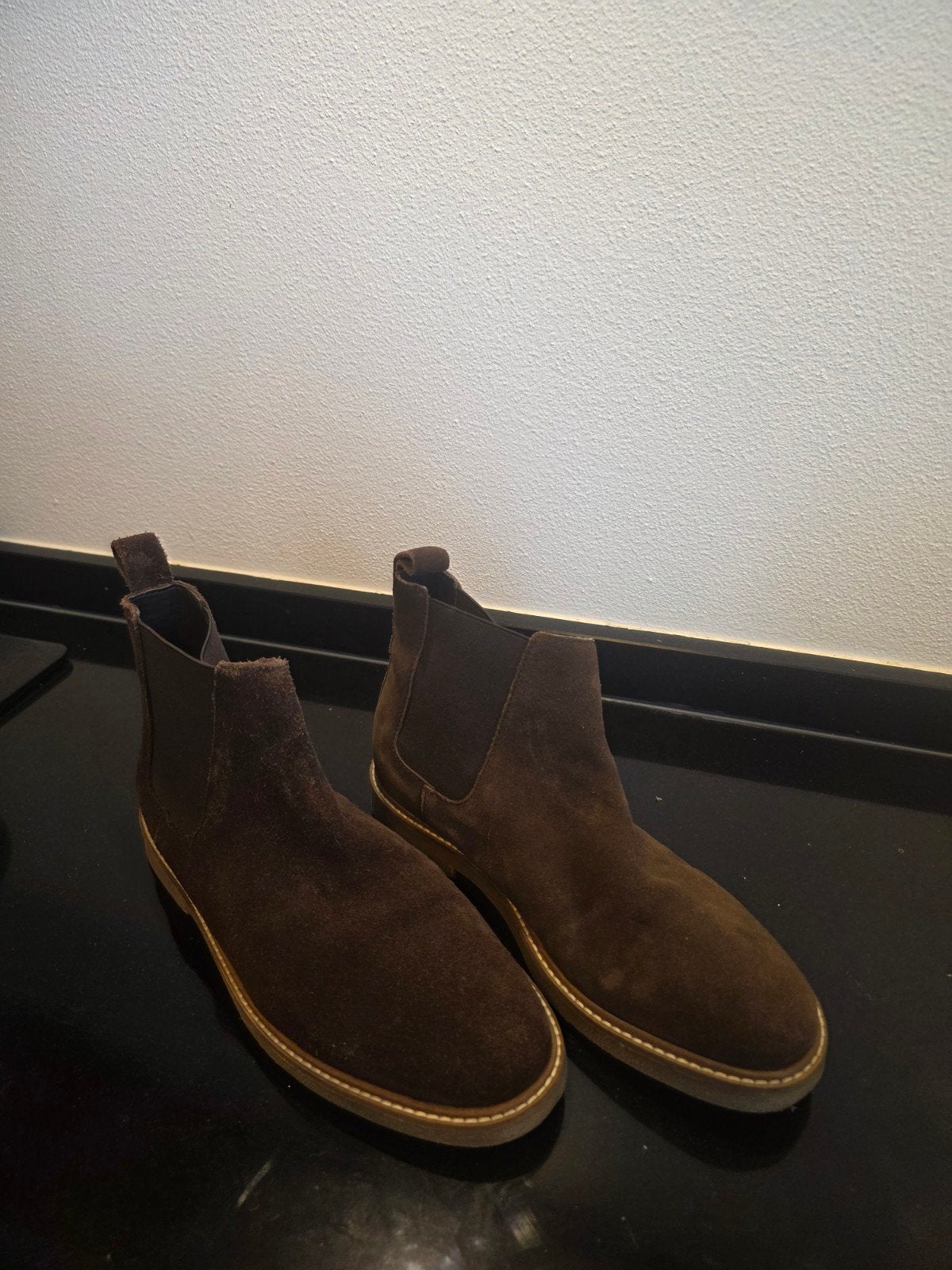 Zara heren chelsea boots - suède - maat 41, Kleding | Heren, Schoenen, Boots, Ophalen of Verzenden, Gedragen, Bruin