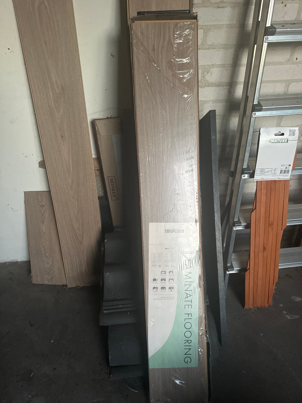 Gratis laminaat: 1 pak en losse delen, Ophalen, Zo goed als nieuw, Minder dan 5 m², 10 tot 30 cm