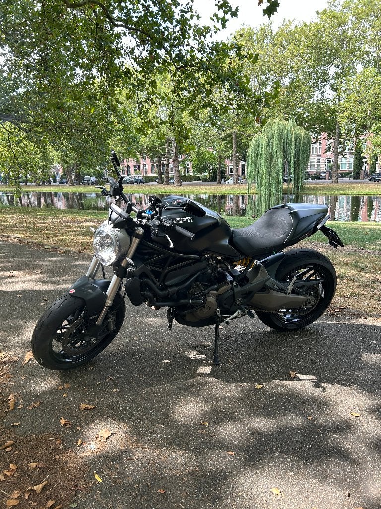Ducati Monster 821 Dark | Termignoni | Rizoma, 2 cilinders, Motorrijbewijs A, Gebruikt, Particulier
