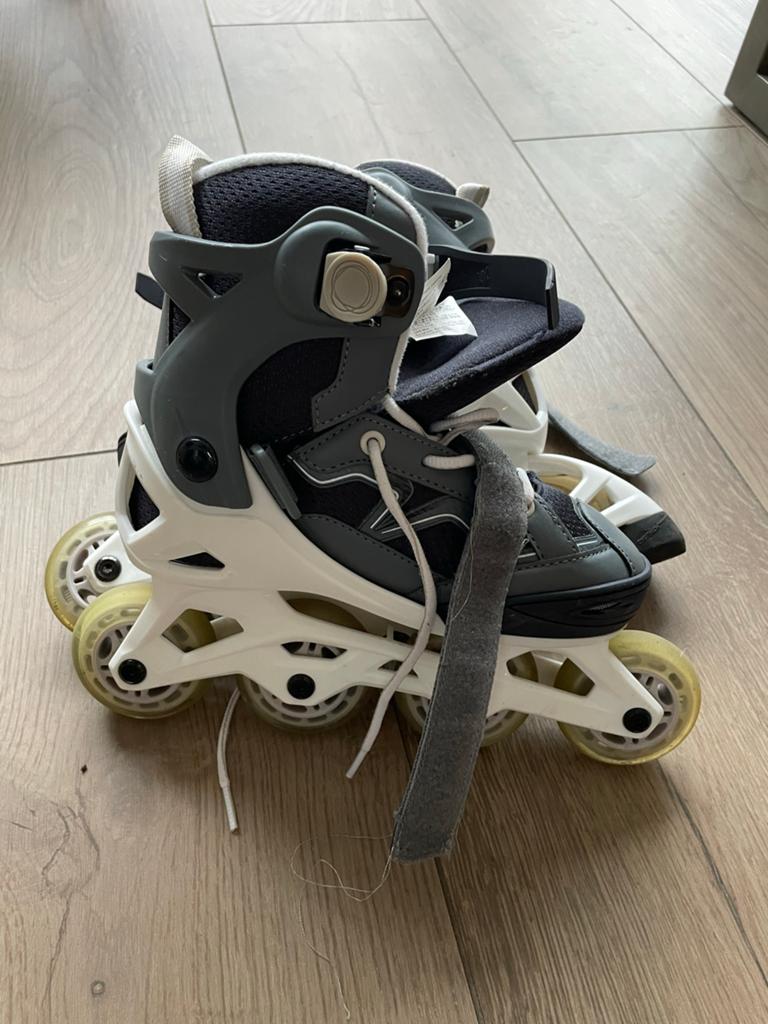 Oxelo rolschaatsen verstelbaar maat 32-35 met tas, Sport en Fitness, Schaatsen, Ophalen, Zo goed als nieuw, Overige typen, Overige merken