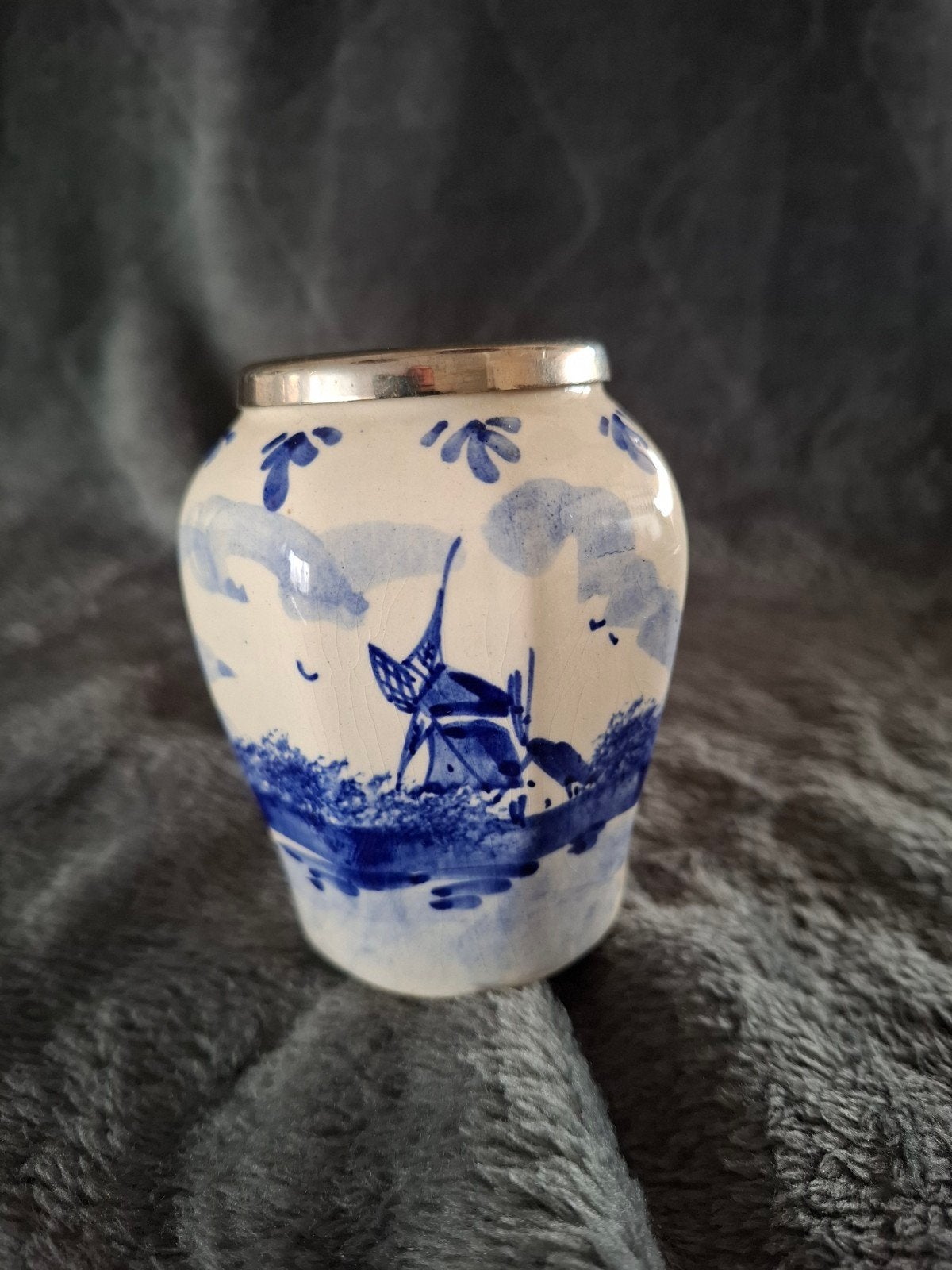 Delfts Blauw lepelvaasje met molen decoratie, ca 11 cm hoog, Ophalen of Verzenden