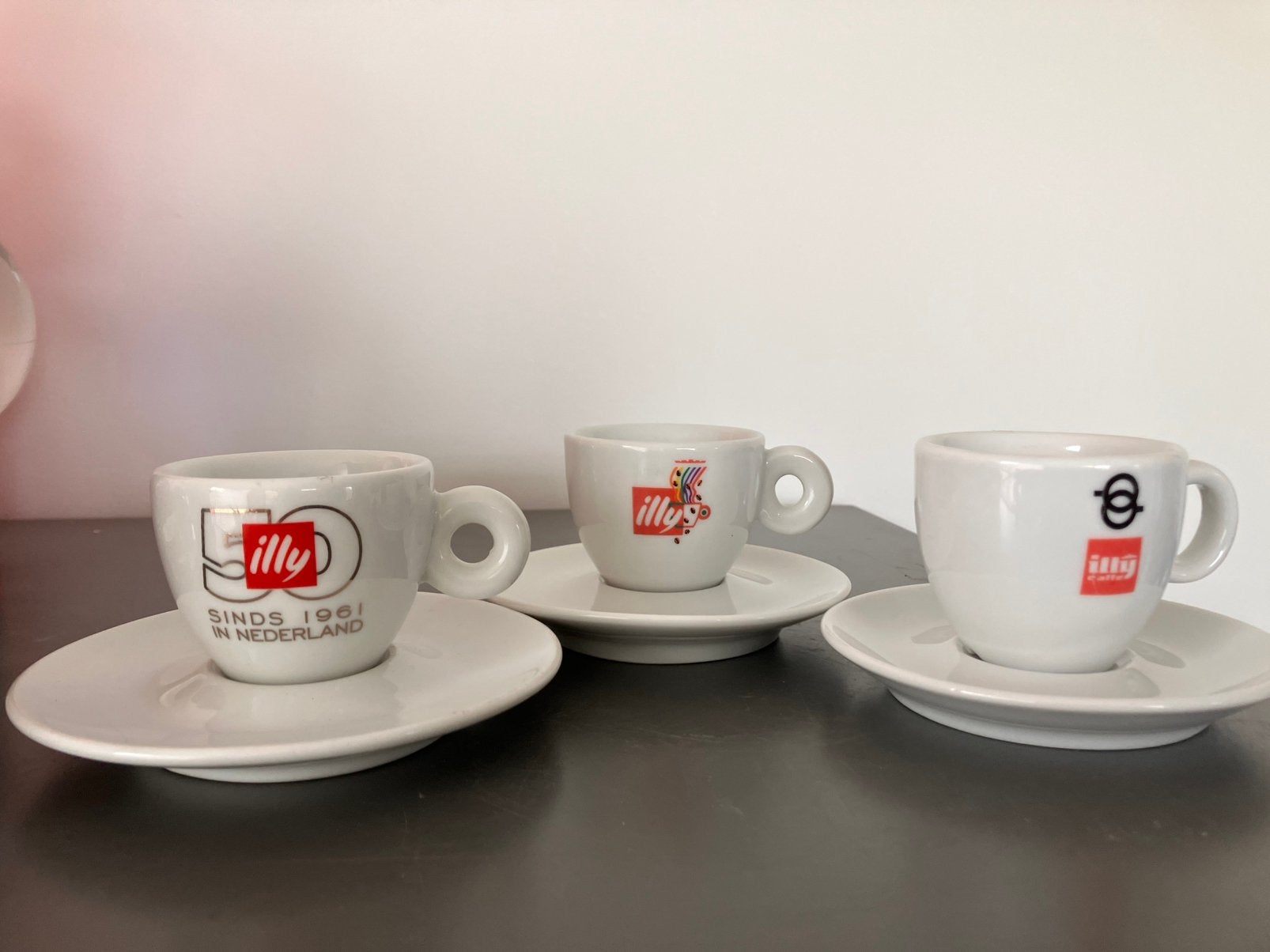 ILLY zeldzaam 3 x, Ophalen of Verzenden, Zo goed als nieuw, Porselein, Kop en/of schotel