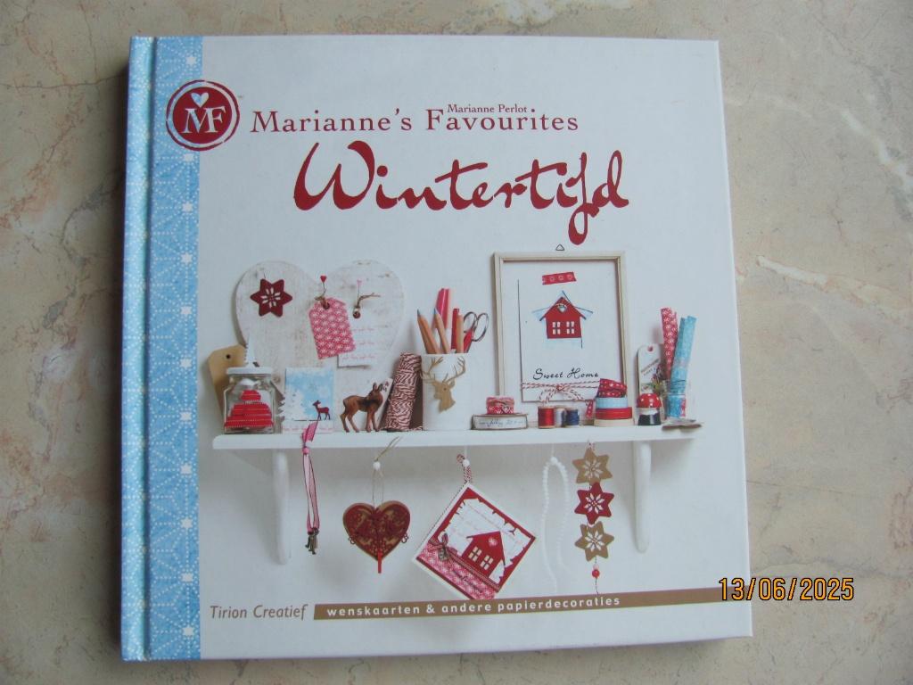 NIEUWSTAAT Boek WINTERTIJD Marianne's Favourites PERLOT 2013, Zo goed als nieuw, Scrapbooking en Knutselen, Marianne Perlot, Ophalen of Verzenden