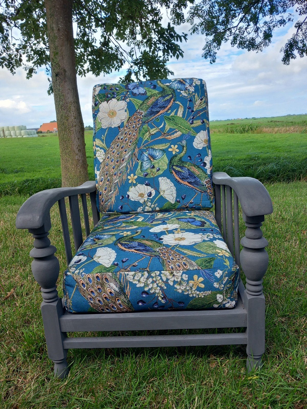Vintage fauteuil met pauwenprint kussens, Huis en Inrichting, Stoelen, Ophalen, Zo goed als nieuw, Stof, Vintage, Klassiek, Eclectisch