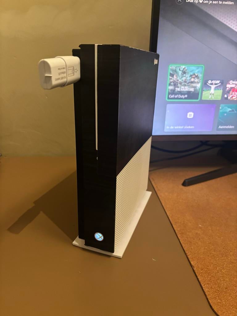 Xbox One S met controller en oplaadbare batterij, Computers en Software, Desktop Pc's, Ophalen of Verzenden, Zo goed als nieuw
