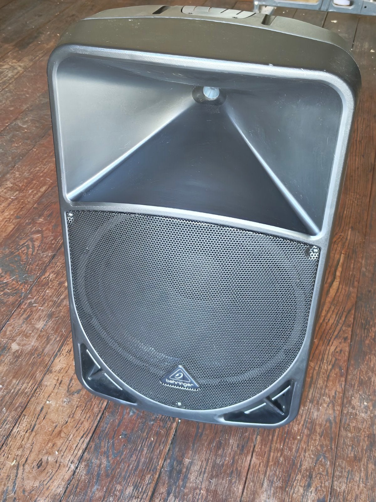 2 Behringer actieve speakers 1000W 15" (klein defect), Audio, Tv en Foto, Luidsprekers, Niet werkend, Party speaker, 150 watt of meer