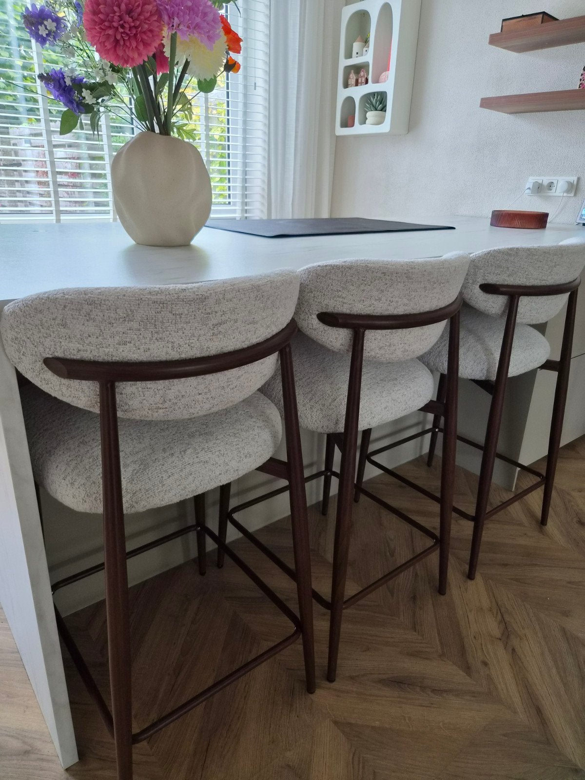 Moderne barkruk - perfect voor aan je kookeiland, Ophalen, Met voetsteun, Zo goed als nieuw, Hout