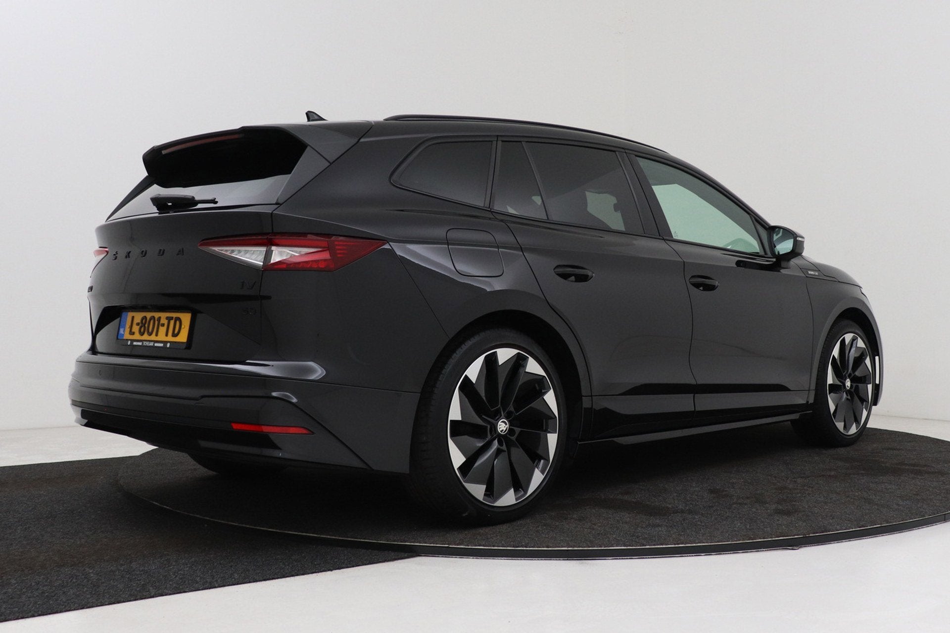Skoda Enyaq iV 60 Sportline | SOH 93%! | Wegklap. Trekhaak |, Auto's, Skoda, Automaat, Achterwielaandrijving, Gebruikt, Zwart