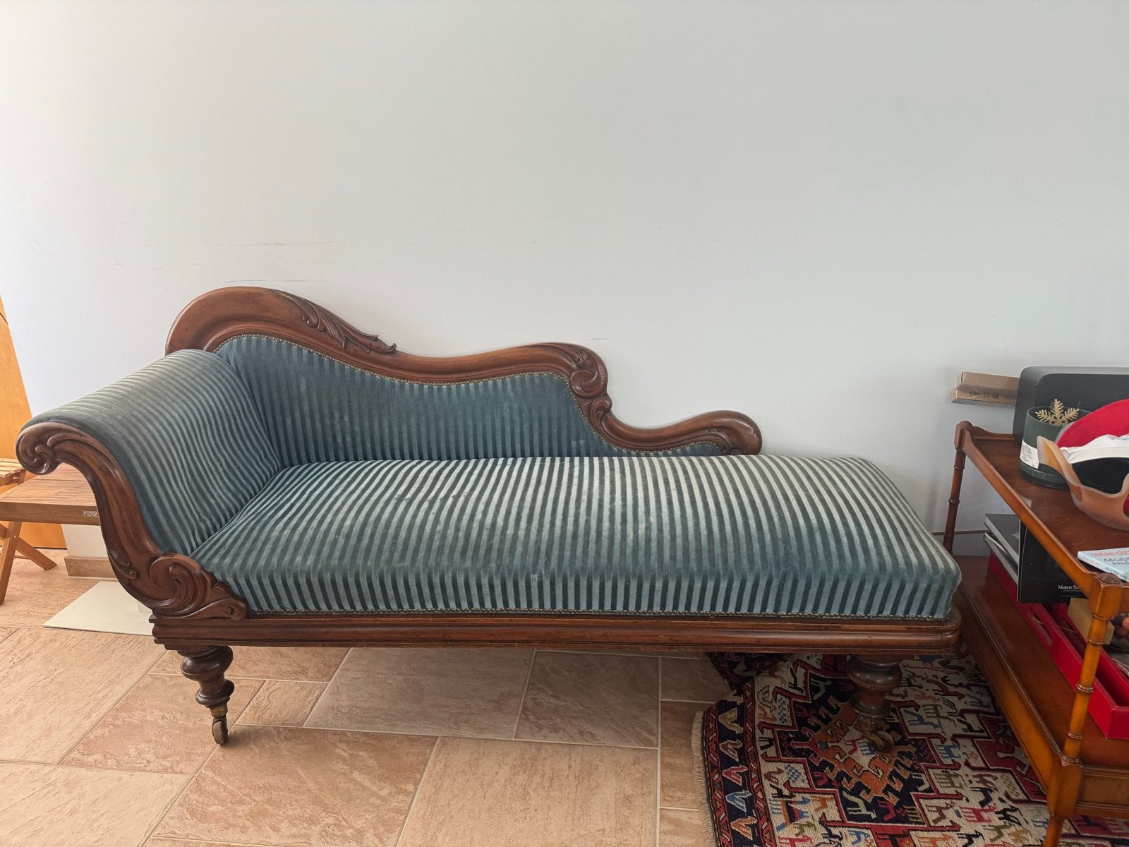 Antieke chaise longue met fluwelen bekleding op wieltjes, Antiek en Kunst, Antiek | Meubels | Stoelen en Banken, Ophalen