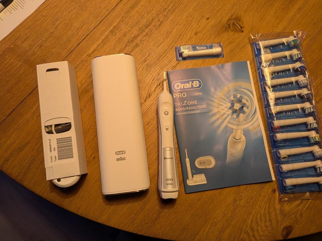 Oral b pro trizone, Sieraden, Tassen en Uiterlijk, Uiterlijk | Mondverzorging, Ophalen of Verzenden, Zo goed als nieuw, Tandenborstel