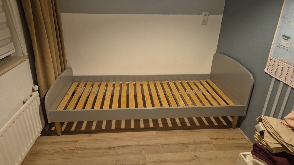 Eenpersoonsbed met lattenbodem, grijs, Huis en Inrichting, Slaapkamer | Bedden, Ophalen, Gebruikt, 90 cm, Eenpersoons
