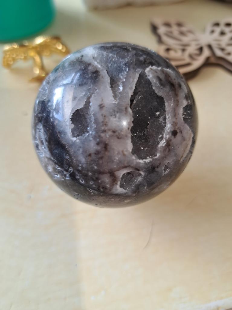 Chalcedoon(sfaleriet) bol met veel druze, Verzamelen, Mineralen en Fossielen, Ophalen of Verzenden