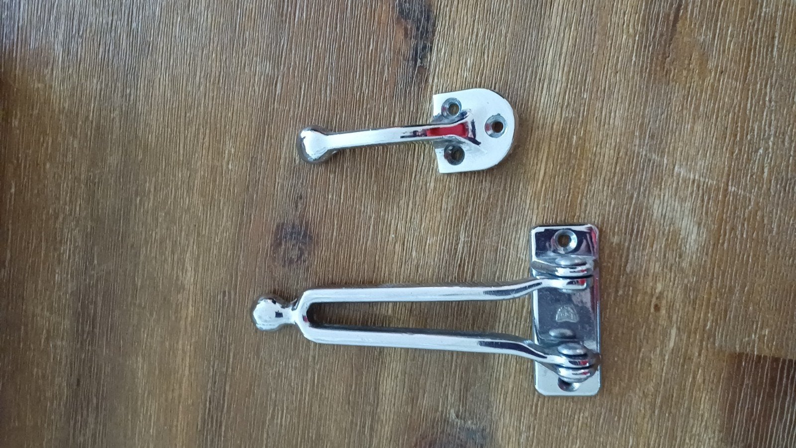 Hang en sluitwerk, Ophalen, Slot