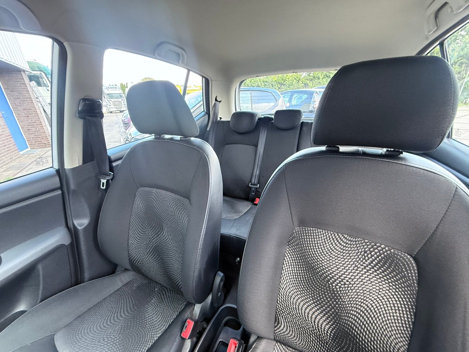 Foto 12 van Hyundai i10 1.0 || 84.996 KM NAP | Airco | 5-Deurs |APK 2027