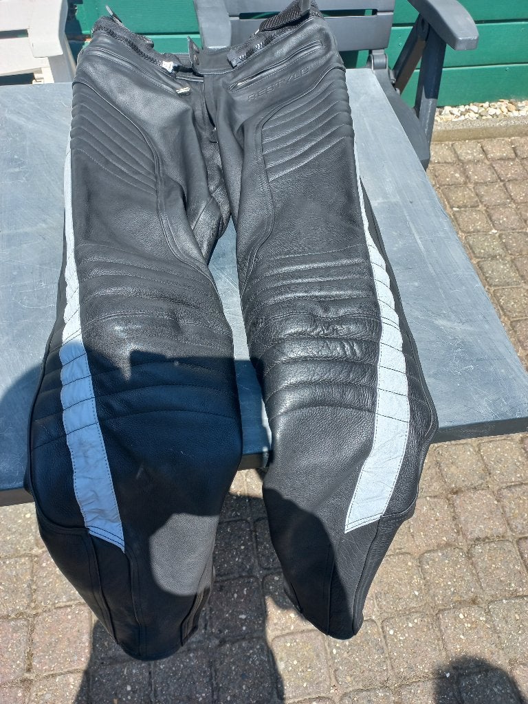 Leren motor broek maat30, Motoren, Kleding | Motorkleding, Ophalen, Tweedehands, Dames, Broek | leer