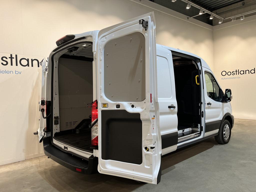 Ford E-Transit 390 (3500 kg) L2H2 Trend 68 kWh / 100% Elektr, Auto's, Bestelauto's, Automaat, Gebruikt, Zwart, Met garantie (alle)