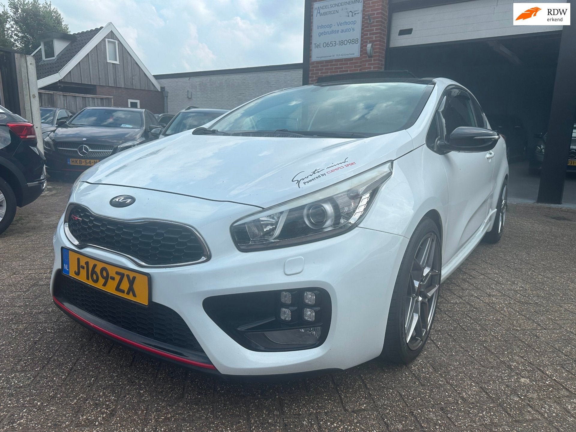 Kia Cee'd 1.6 GT First Edition 240 Pk NAVI-CRUISE-CLIMA-PANO, Auto's, Voorwielaandrijving, Gebruikt, 4 cilinders, Wit