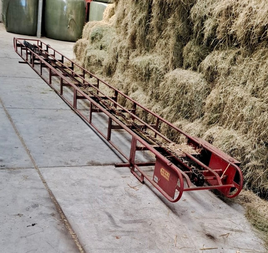 Hooi balen en stro balen transport band (transporteur), Ophalen, Vee