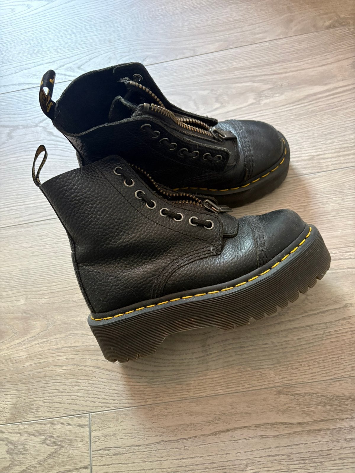Dr martens maat 36, Kinderen en Baby's, Kinderkleding | Schoenen en Sokken, Ophalen of Verzenden, Zo goed als nieuw, Meisje, Schoenen