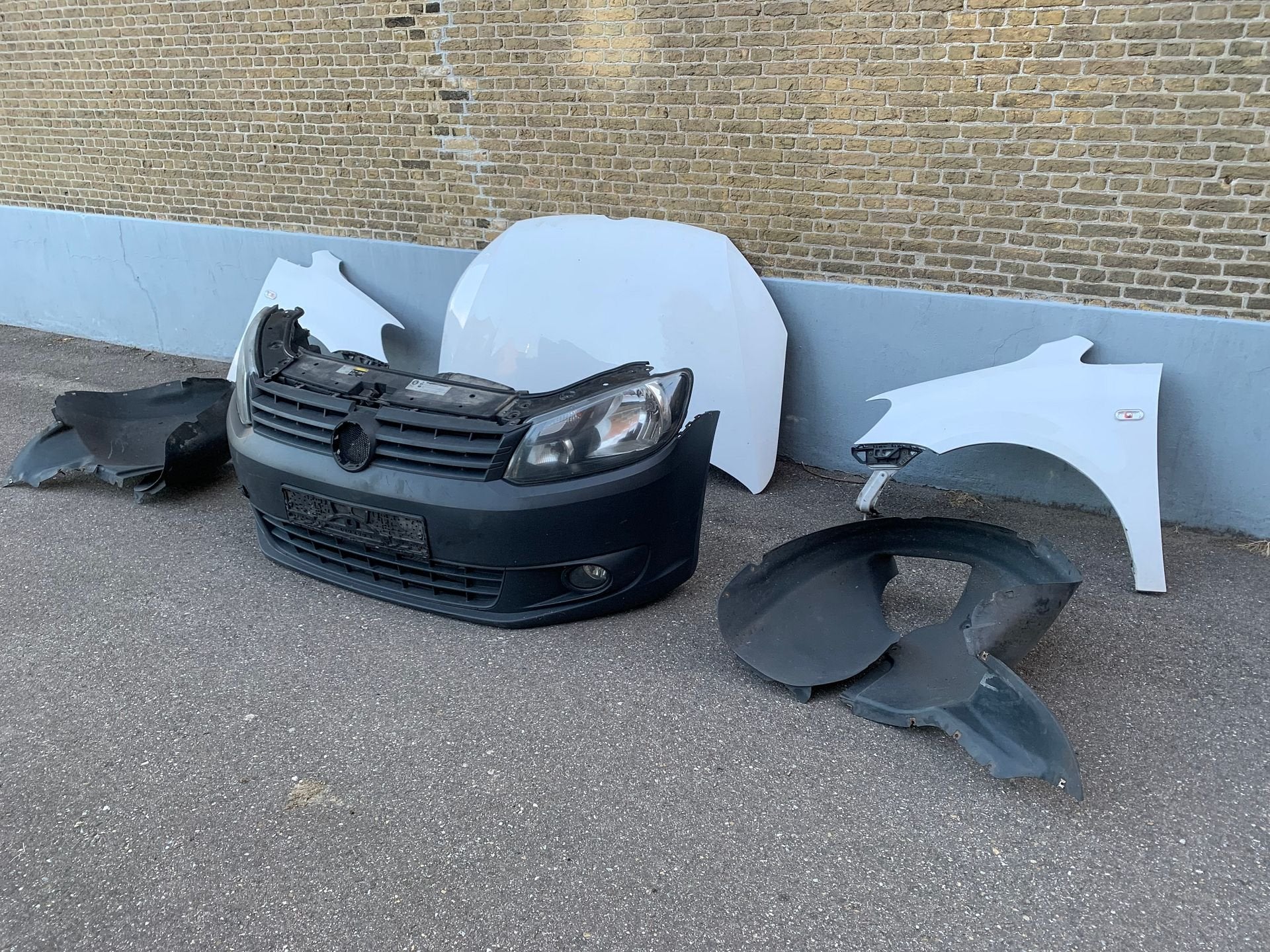 plaatwerk volkswagen caddy 2010 tot 2015 voorkop voorbumper, Ophalen, Gebruikt, -, -