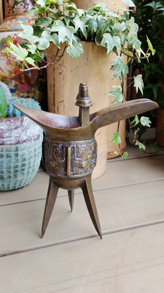 Chinese bronzen Jue rituele wijnkelk voor ceremonie doelen, Ophalen of Verzenden