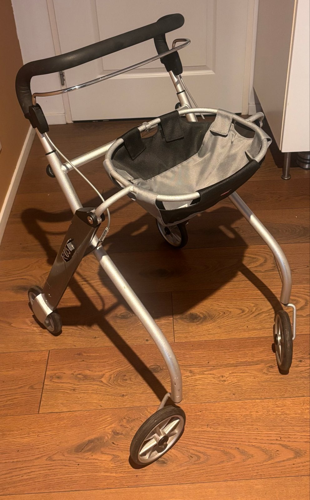 Trust binnen rollator, Ophalen, Gebruikt
