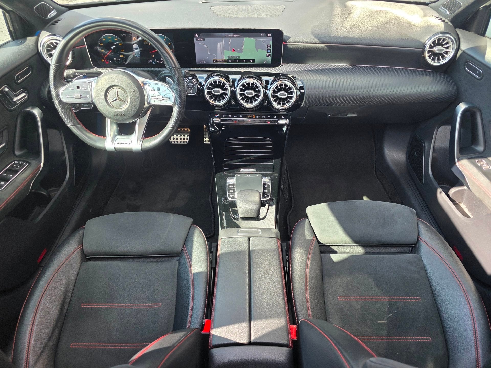 Mercedes-Benz A-klasse 250 4MATIC | PANO | 360 CAMERA | BURM, Auto's, Automaat, 4 cilinders, Leder en Stof, Wit