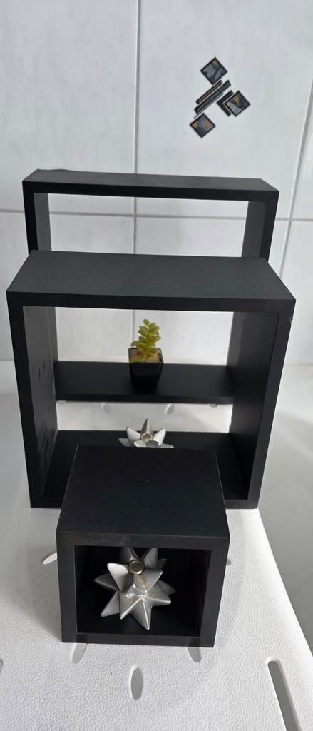 Set van 3 zwarte kubus wandplanken, Huis en Inrichting, Woonaccessoires | Wandplanken en Boekenplanken, Ophalen of Verzenden, Zo goed als nieuw