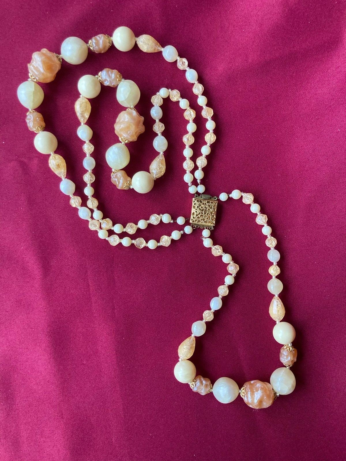 Vintage ketting met crème en oranje kralen, Sieraden, Tassen en Uiterlijk, Ophalen of Verzenden, Gebruikt, Overige kleuren, Kunststof