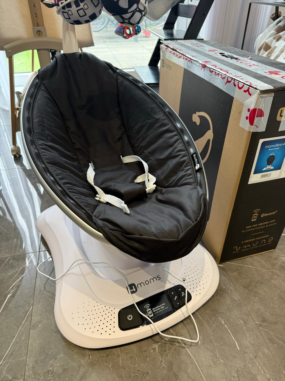 4moms mamaRoo 4.0 babywieg/schommelstoel, Ophalen of Verzenden, Zo goed als nieuw, Overige typen, Met geluid