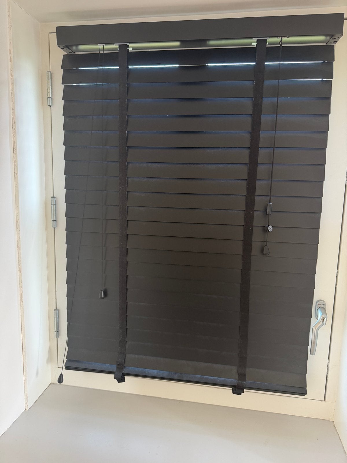 2x Zwarte Houten Jaloezieën 80x130 cm - Zo goed als nieuw, Ophalen, Jaloezie, Zwart, Hout