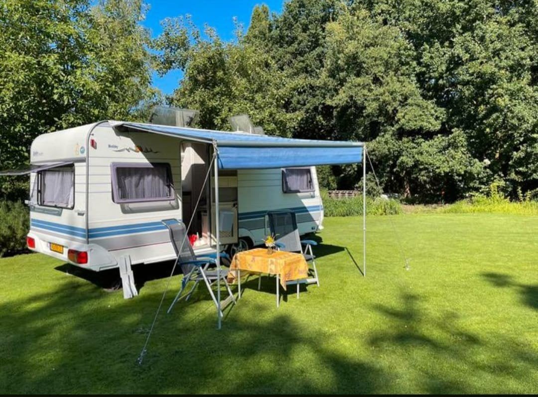 Mooie Hobby 495 caravan uit 1997. Mover, voortent en luifel, Rondzit, Hobby, Mover, Particulier