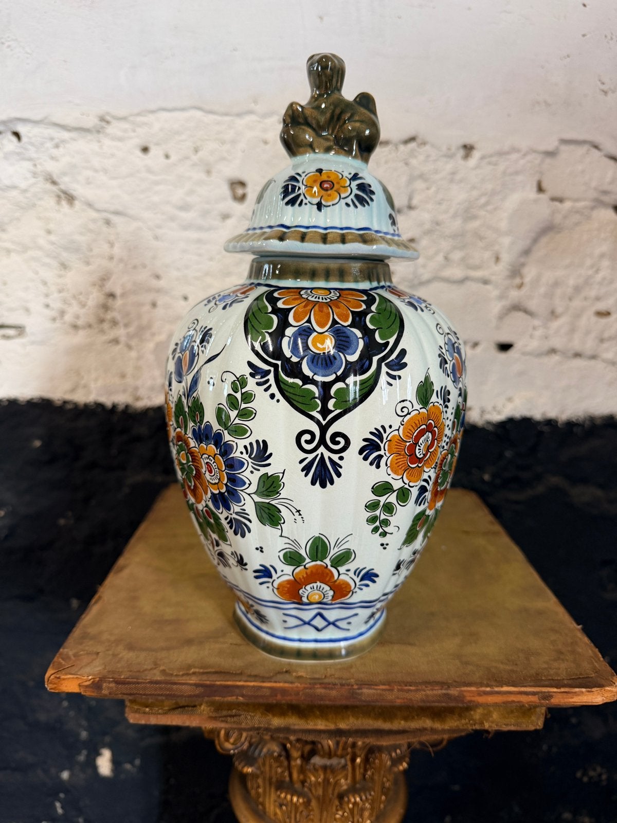 Vintage Delfts Polychroom Dekselpot / Vaas met Leeuw, Antiek en Kunst, Antiek | Keramiek en Aardewerk, Ophalen of Verzenden