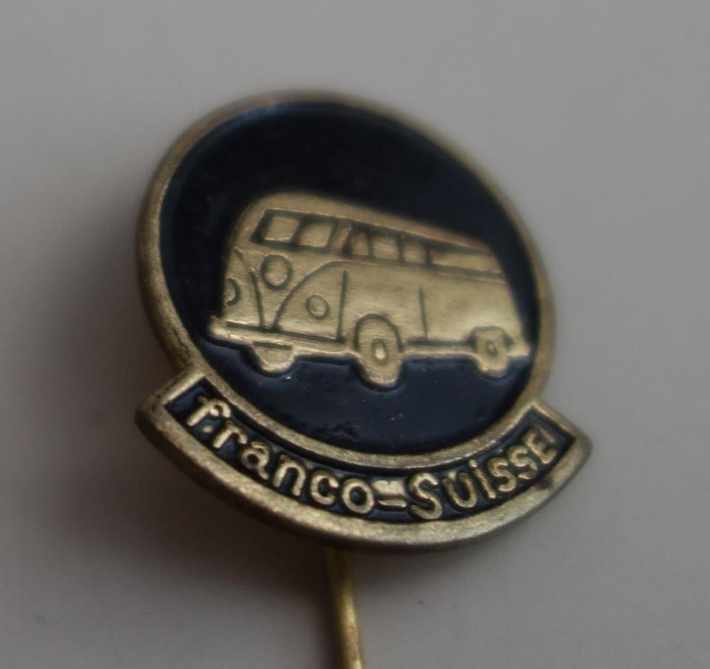Vintage speldje van volkswagen bus uit Zwitserland, Verzenden, Zo goed als nieuw, Overige onderwerpen, Speldje of Pin