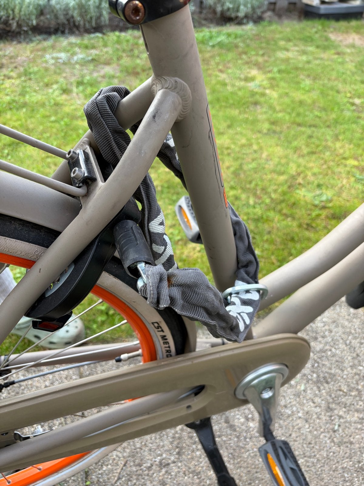Foto 15 van Gazelle Heavy Duty NL T7 frame54 2017 fiets met krat en slot